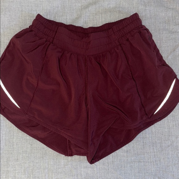 Maroon lululemon hotty hot 4inch Athletic Shorts - Picture 1 of 2